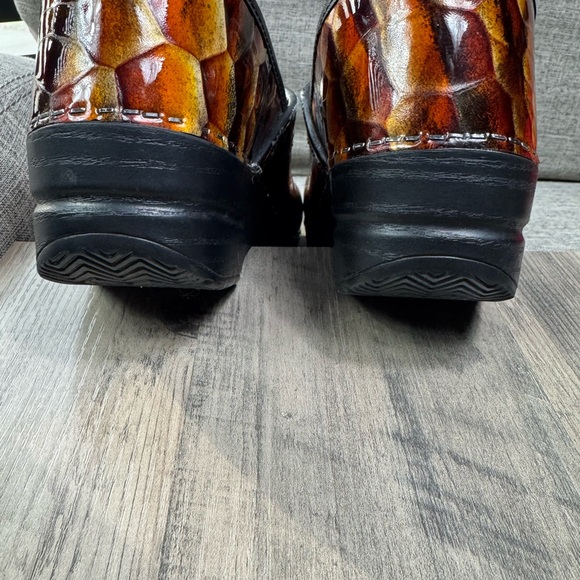 Dansko Professional Leather Clogs Shoes Women’s Size 41 Orange Brown Embossed - Picture 9 of 14